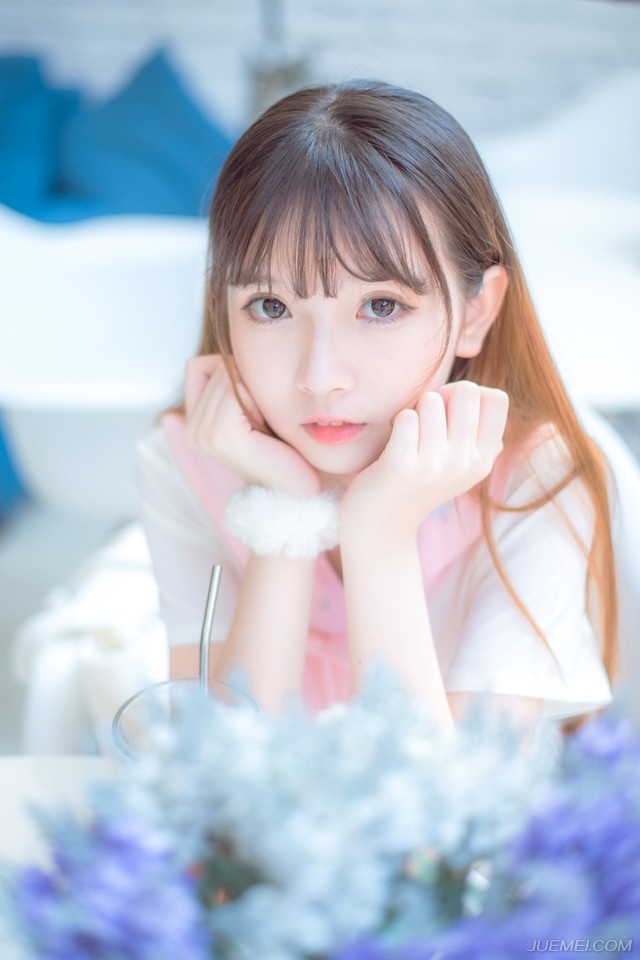 “粮草、出征将士皆已备足，只等主公率军回归，便可出征，翼德将军这两天可是忙的没有停下过。”马良微笑着说道，得知诸葛亮要出兵，要说这荆州最兴奋的，恐怕就是张飞了。